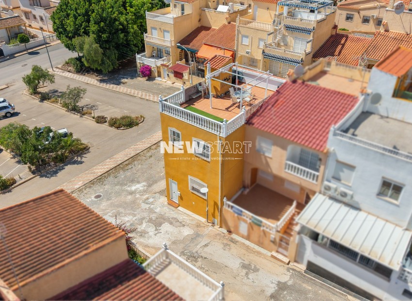 Resale - Townhouse - La Marina - Urb. La Marina