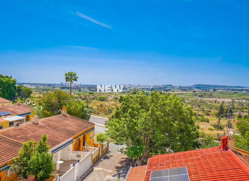 Resale - Townhouse - La Marina - Urb. La Marina