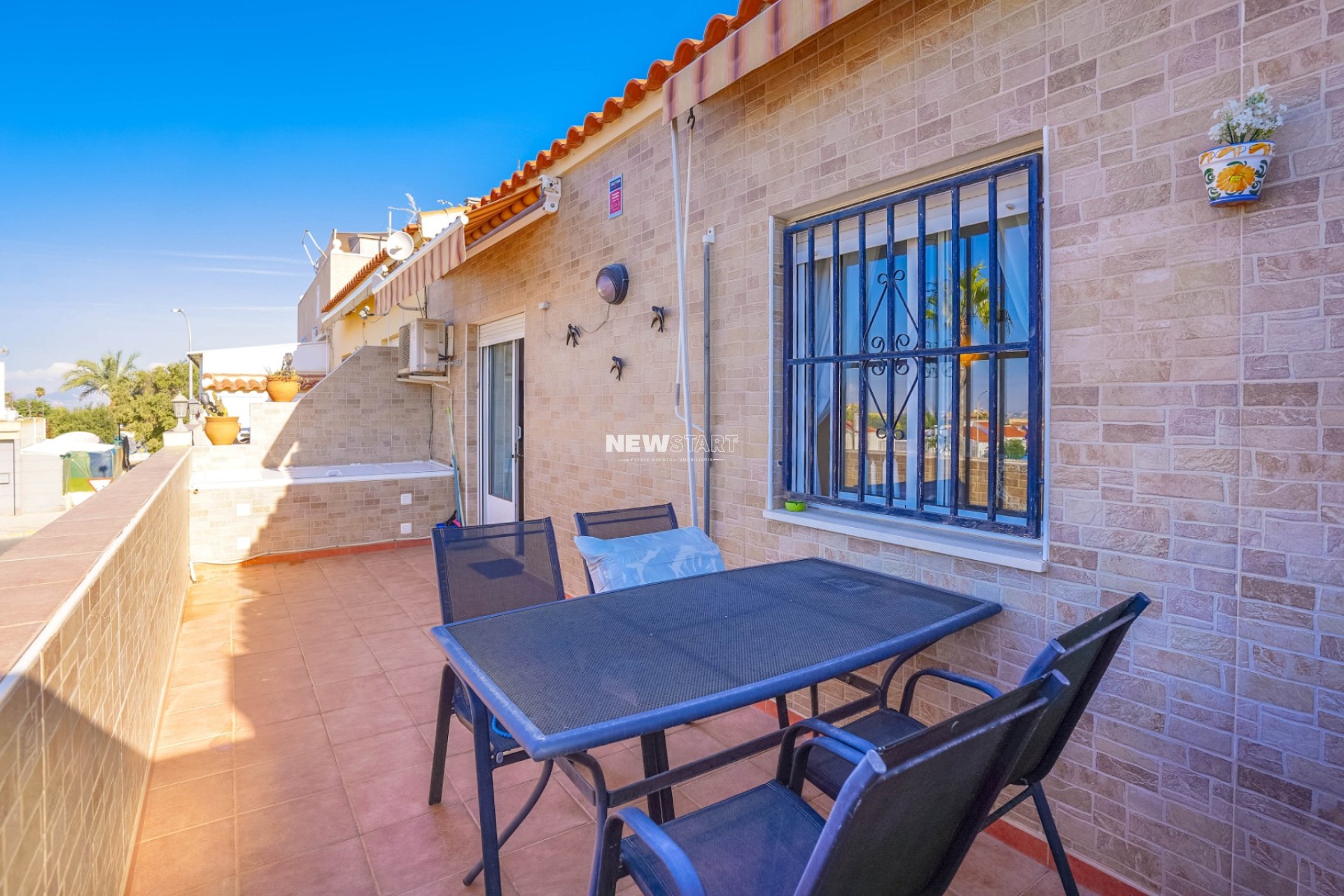 Resale - Townhouse - La Marina - Urb. La Marina