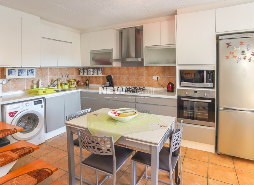 Resale - Townhouse - La Marina - Urb. La Marina