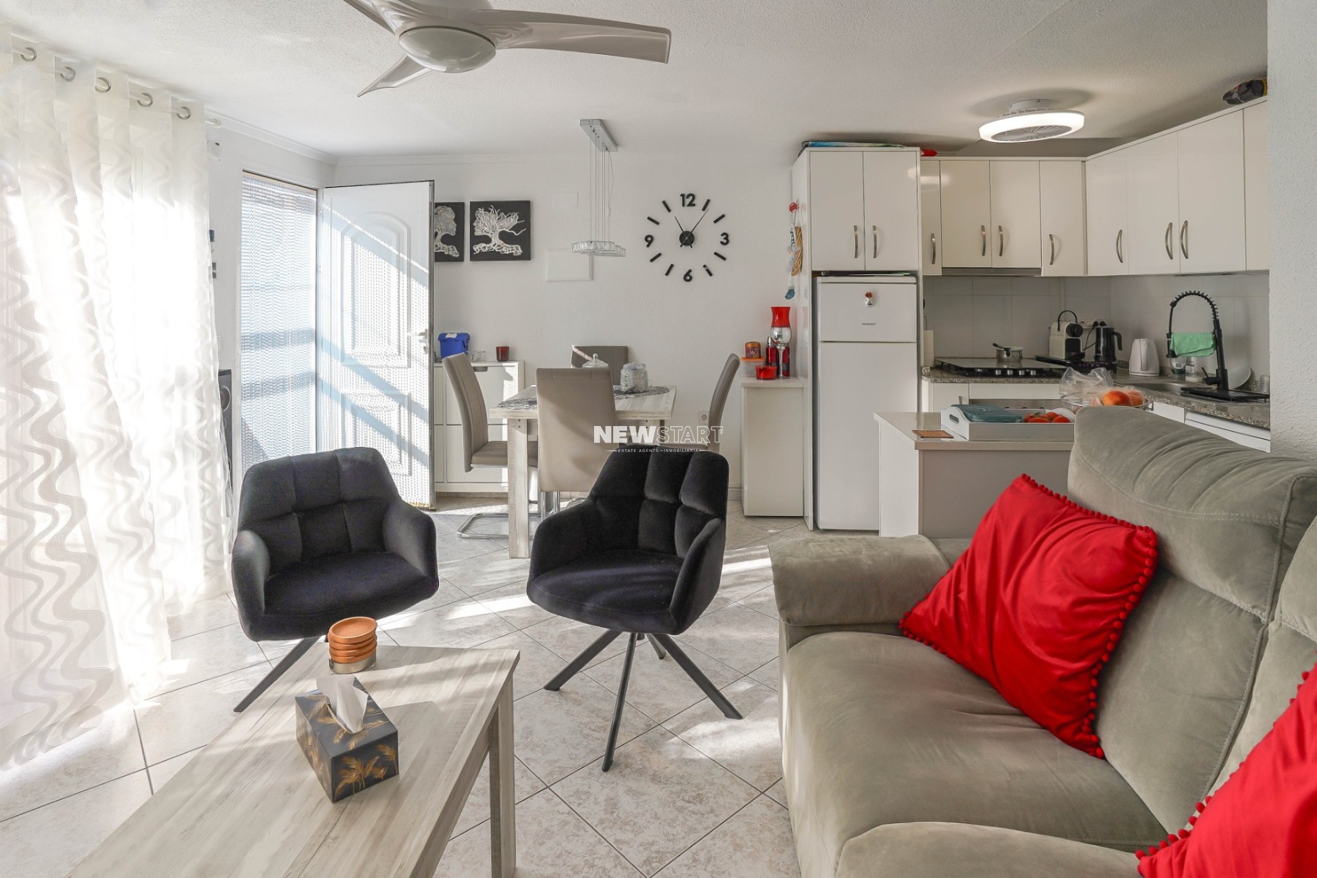 Resale - Townhouse - La Marina - Urb. La Marina