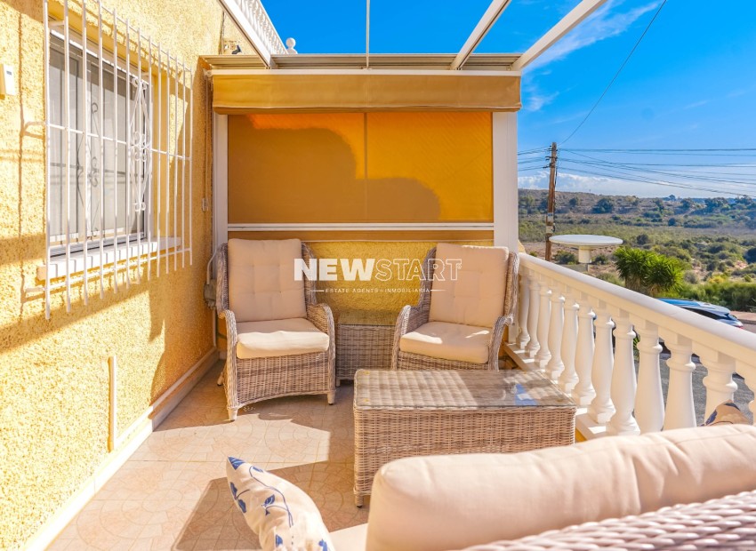 Resale - Townhouse - La Marina - Urb. La Marina