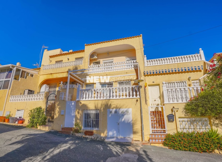 Resale - Townhouse - La Marina - Urb. La Marina