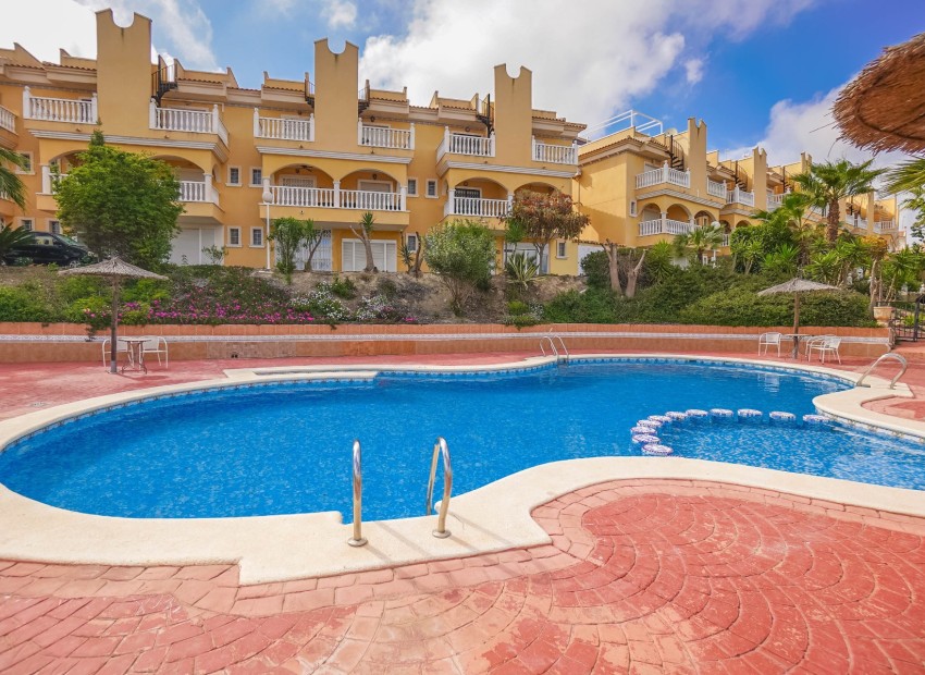 Resale - Townhouse - La Marina - Urb. La Marina