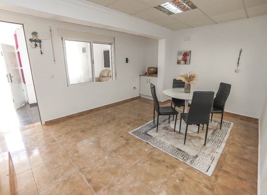 Resale - Townhouse - La Marina - Urb. La Marina
