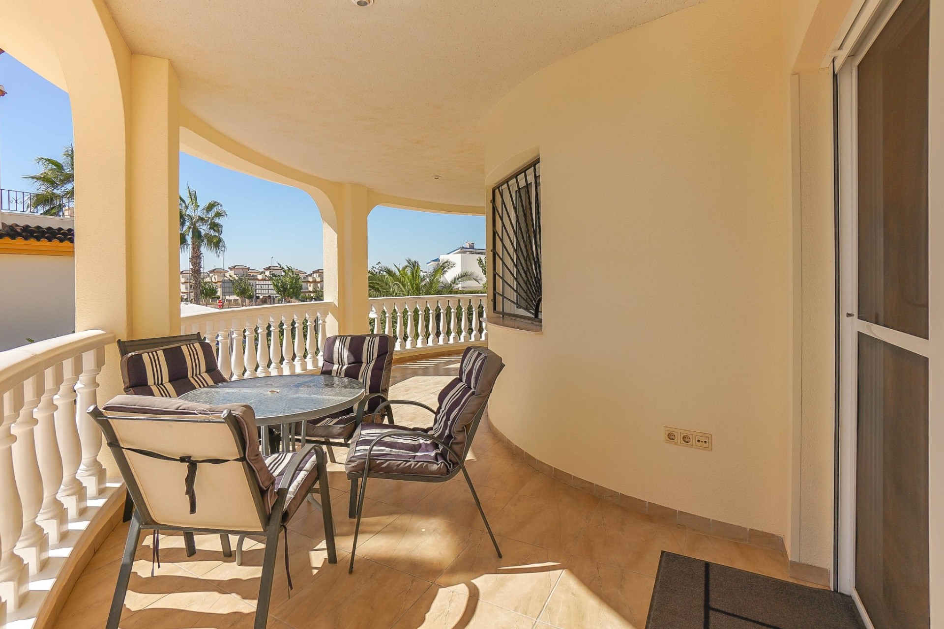 Resale - Villa - La Marina - Urb. El Oasis