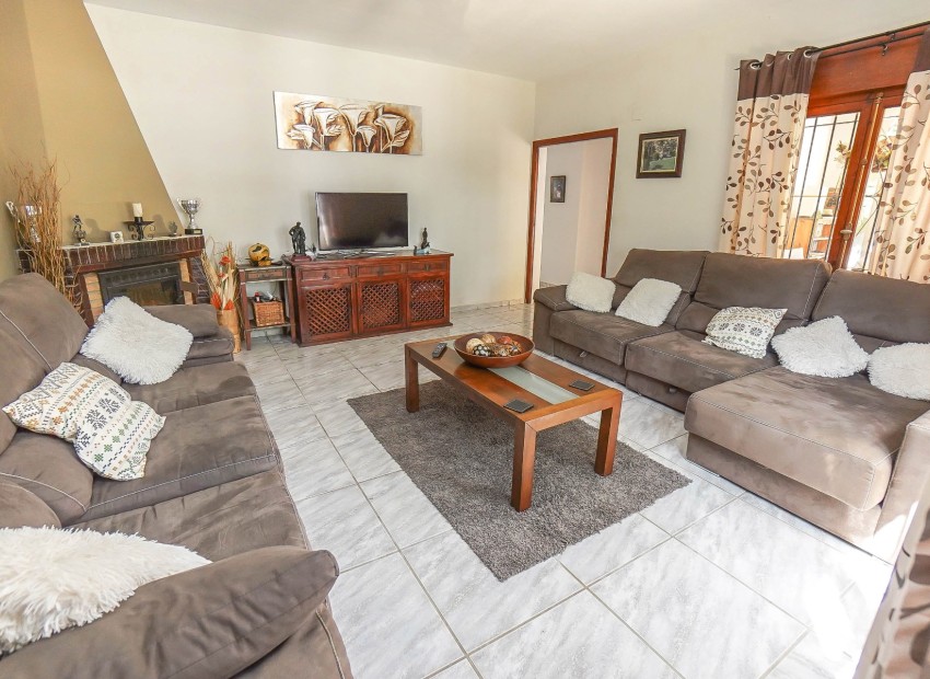 Resale - Villa - La Marina - Urb. El Oasis