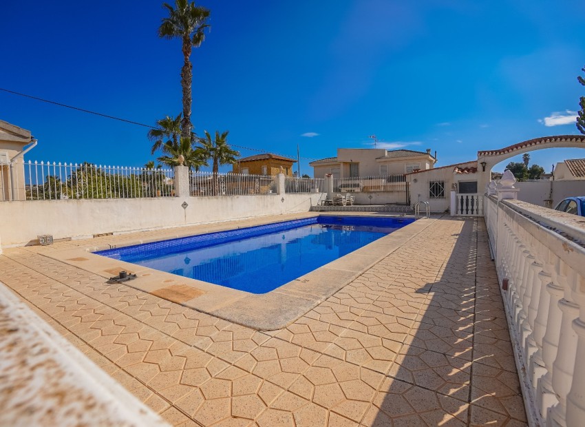 Resale - Villa - La Marina - Urb. La Escuera