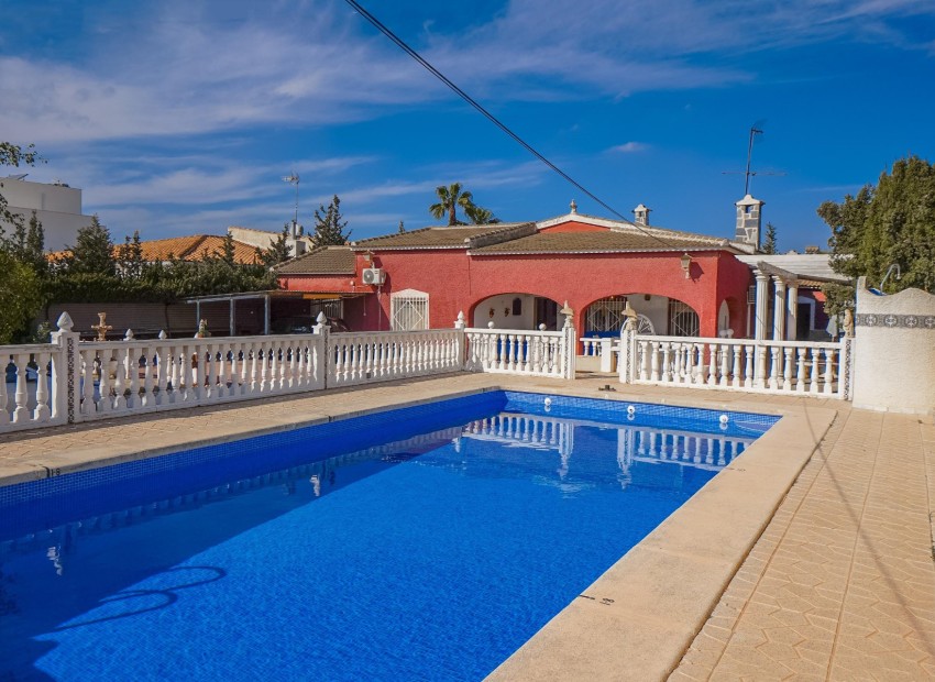 Resale - Villa - La Marina - Urb. La Escuera