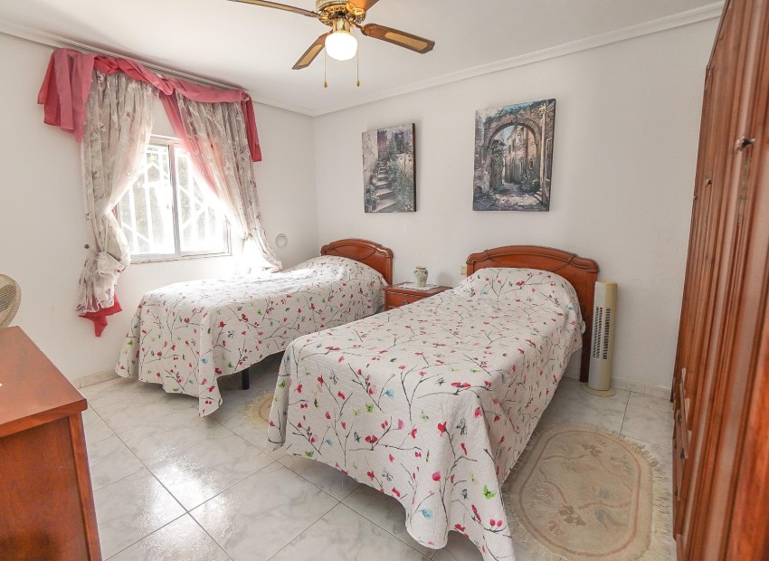 Resale - Villa - La Marina - Urb. La Escuera