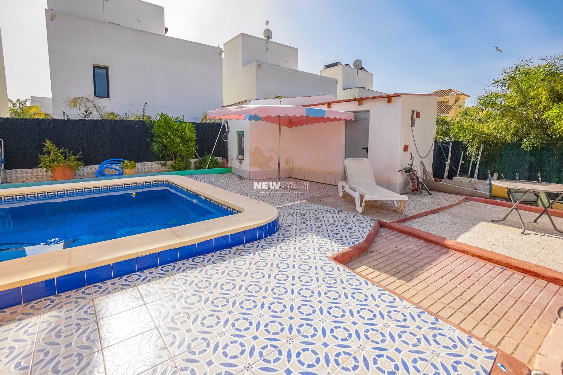 Resale - Villa - La Marina - Urb. La Marina