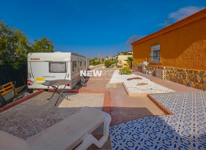 Resale - Villa - La Marina - Urb. La Marina