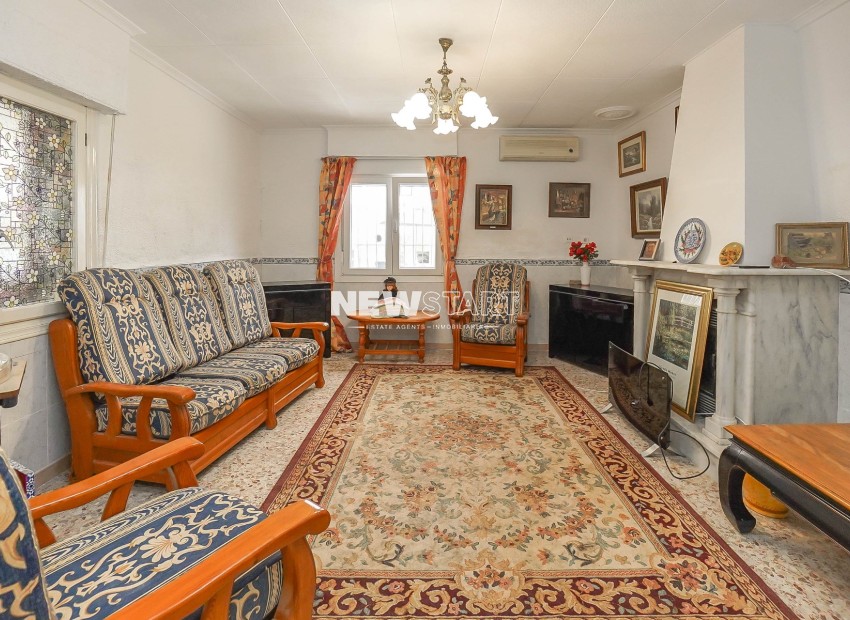 Resale - Villa - La Marina - Urb. La Marina