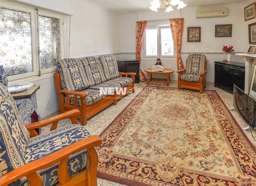 Resale - Villa - La Marina - Urb. La Marina