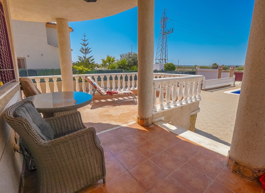 Resale - Villa - La Marina - Urb. La Marina