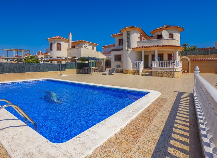 Resale - Villa - La Marina - Urb. La Marina