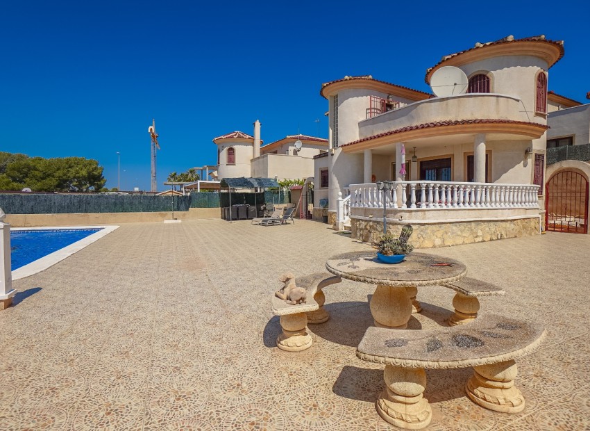 Resale - Villa - La Marina - Urb. La Marina