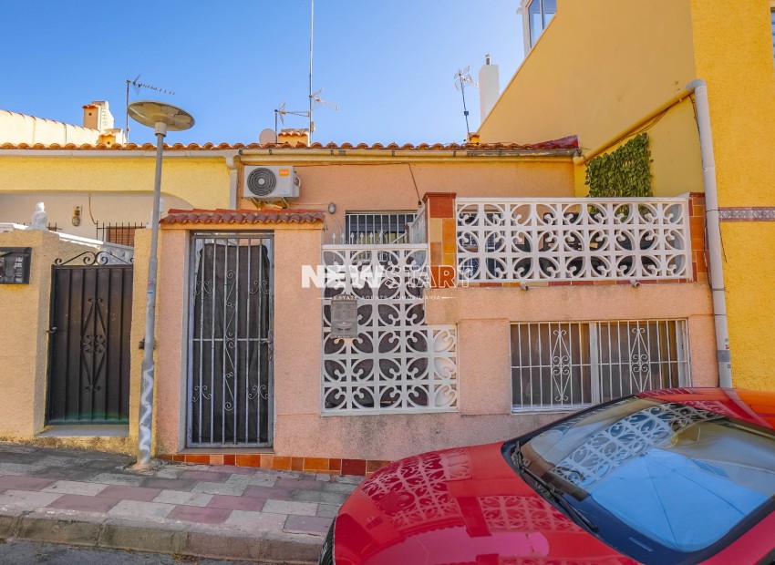 Reventa - Adosado - La Marina - Urb. La Marina