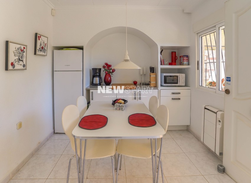 Reventa - Casa adosada con terraza al final - La Marina - Urb. La Marina