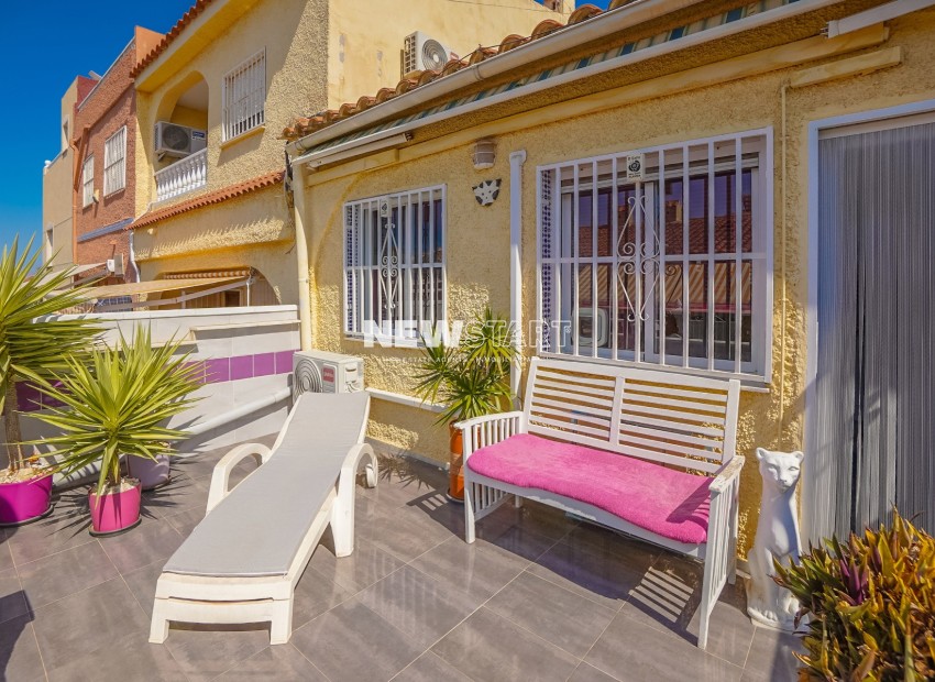 Reventa - Casa adosada - La Marina - Urb. La Marina