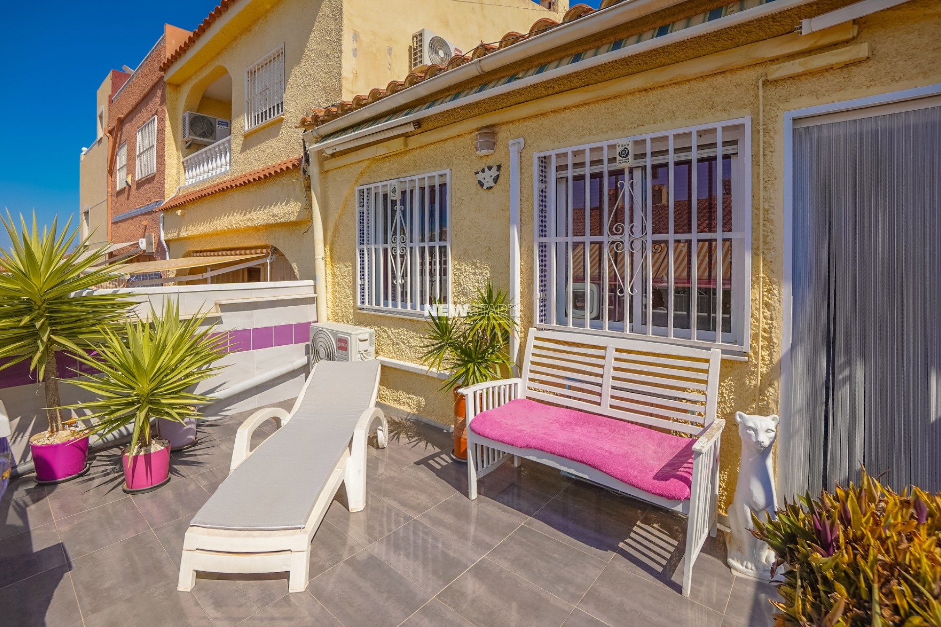 Reventa - Casa adosada - La Marina - Urb. La Marina