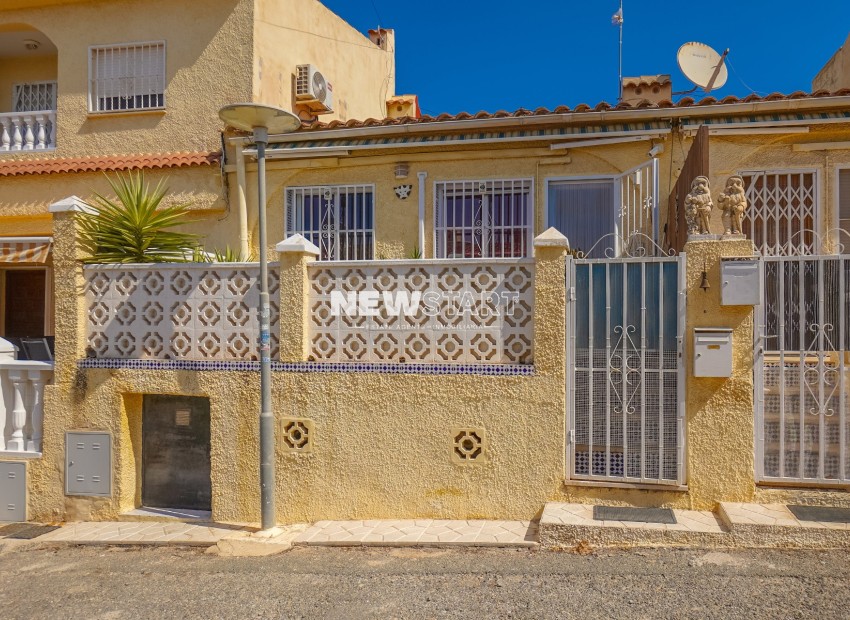 Reventa - Casa adosada - La Marina - Urb. La Marina