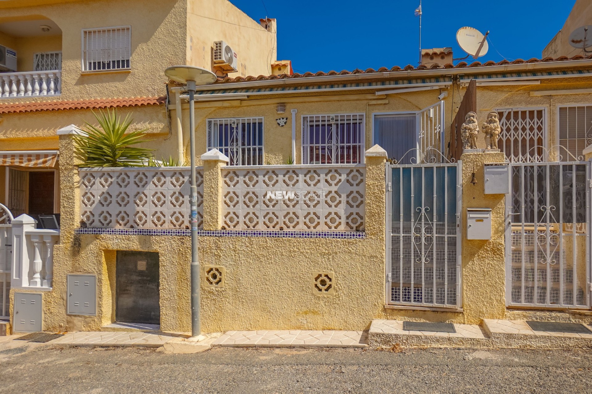 Reventa - Casa adosada - La Marina - Urb. La Marina