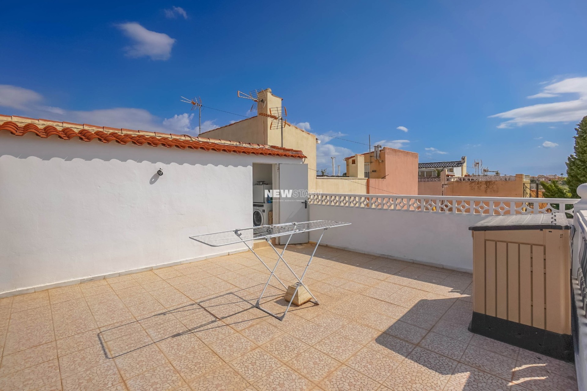 Reventa - Casa adosada - La Marina - Urb. La Marina