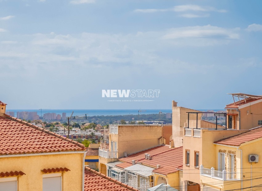 Reventa - Casa adosada - La Marina - Urb. La Marina
