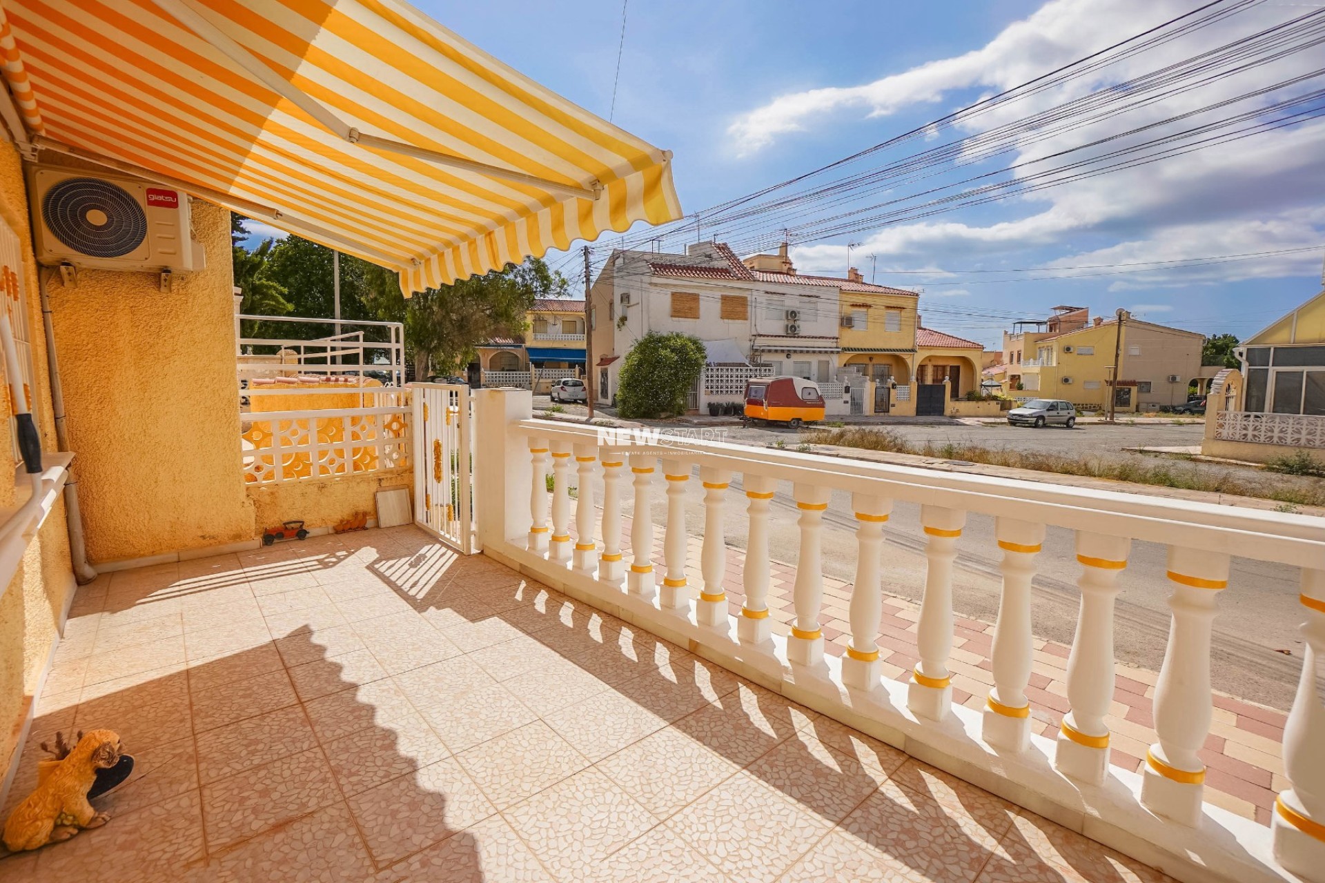 Reventa - Casa adosada - La Marina - Urb. La Marina