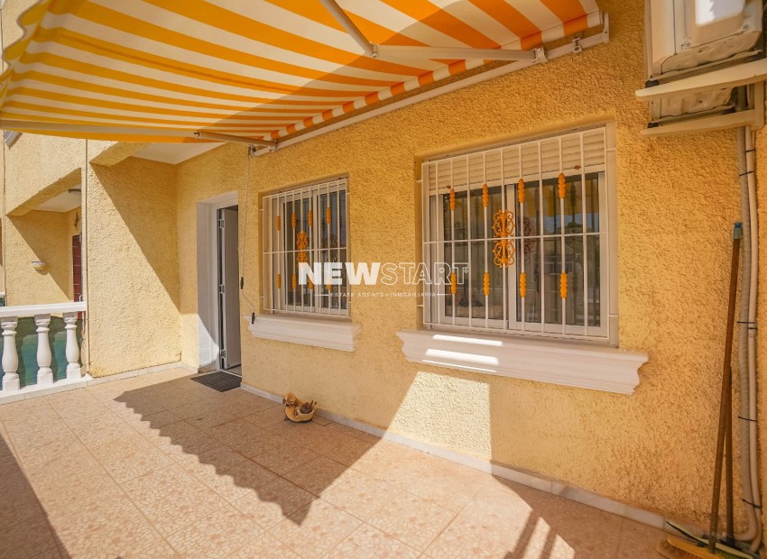 Reventa - Casa adosada - La Marina - Urb. La Marina