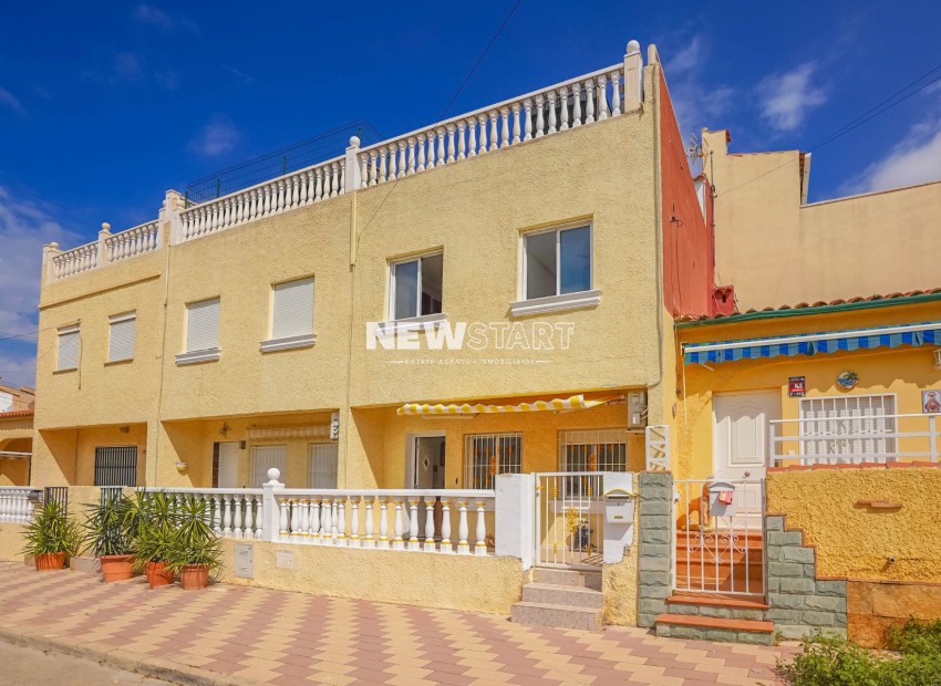 Reventa - Casa adosada - La Marina - Urb. La Marina
