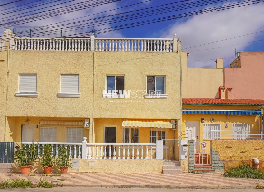 Reventa - Casa adosada - La Marina - Urb. La Marina