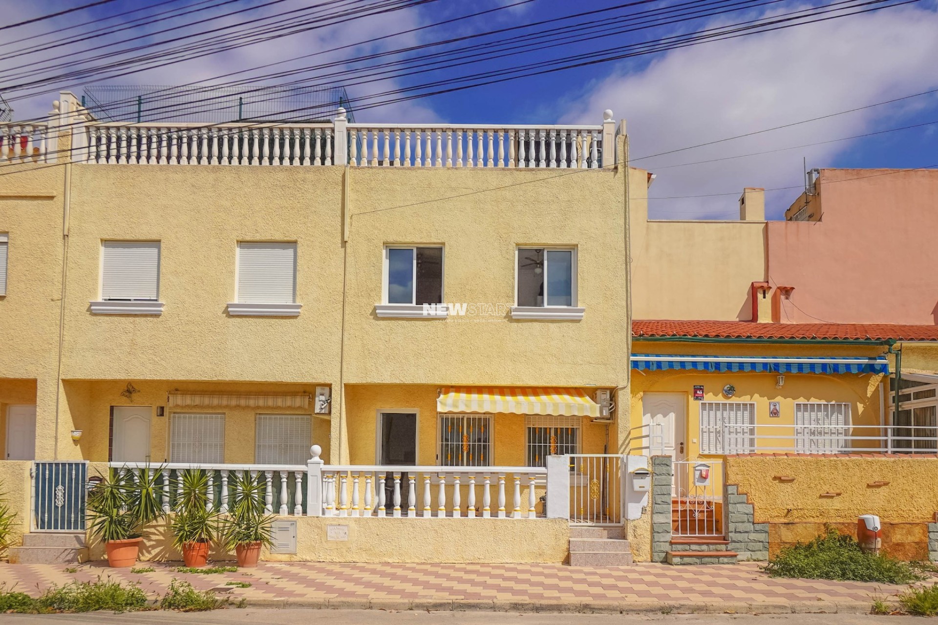 Reventa - Casa adosada - La Marina - Urb. La Marina