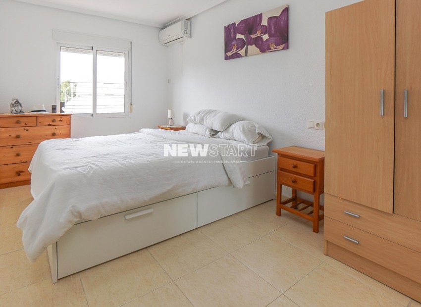 Reventa - Casa adosada - La Marina - Urb. La Marina