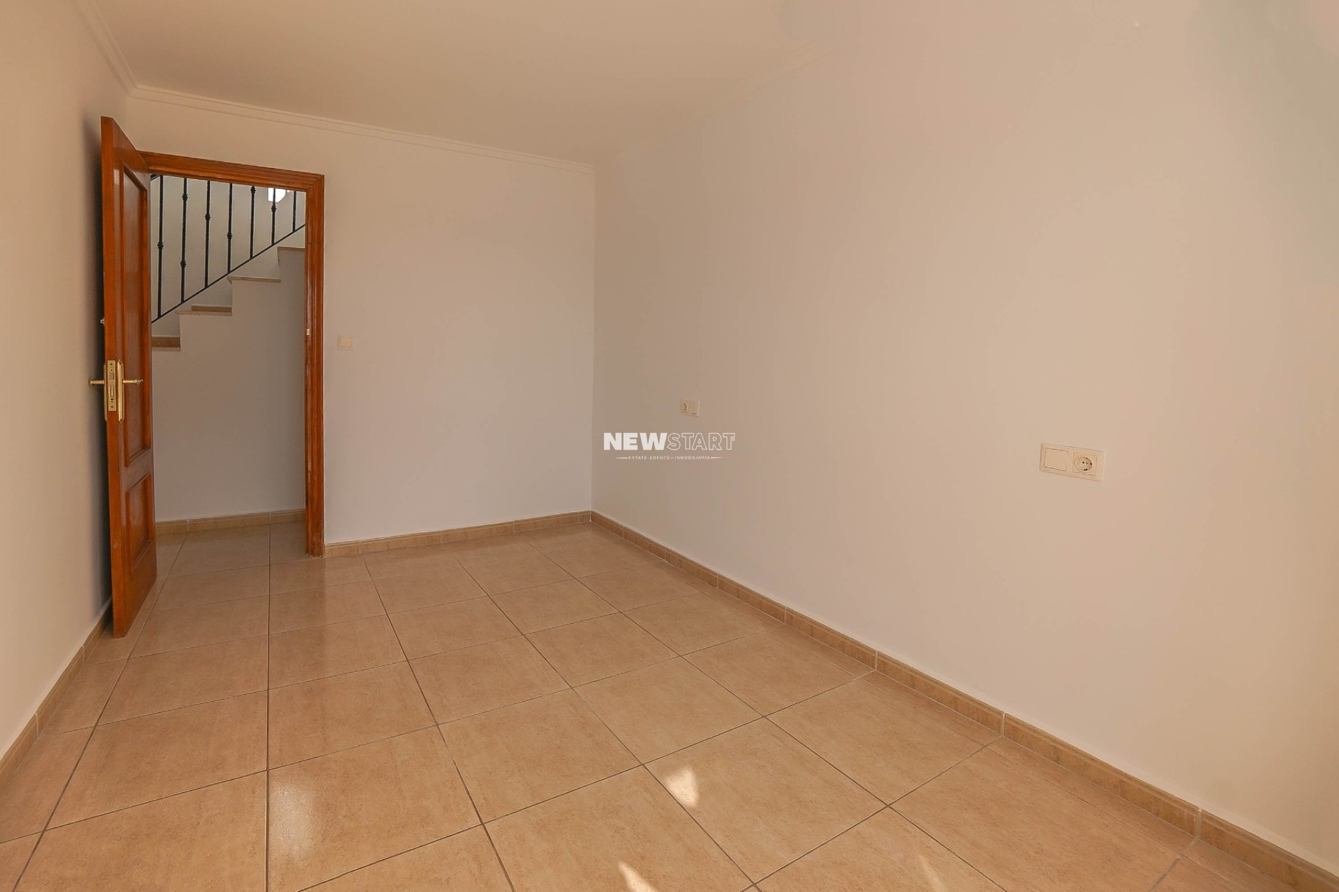 Reventa - Casa adosada - La Marina - Urb. La Marina