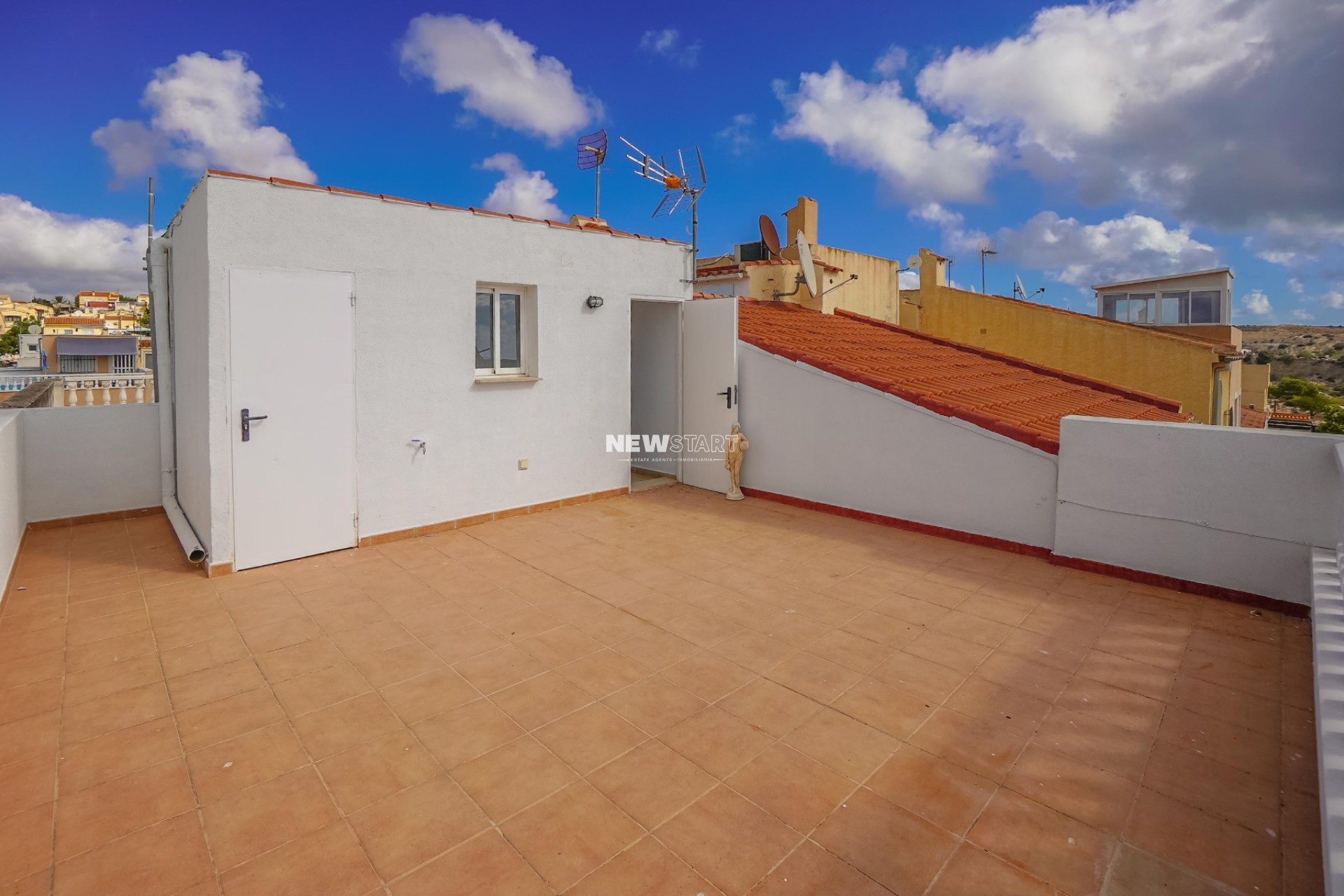 Reventa - Casa adosada - La Marina - Urb. La Marina