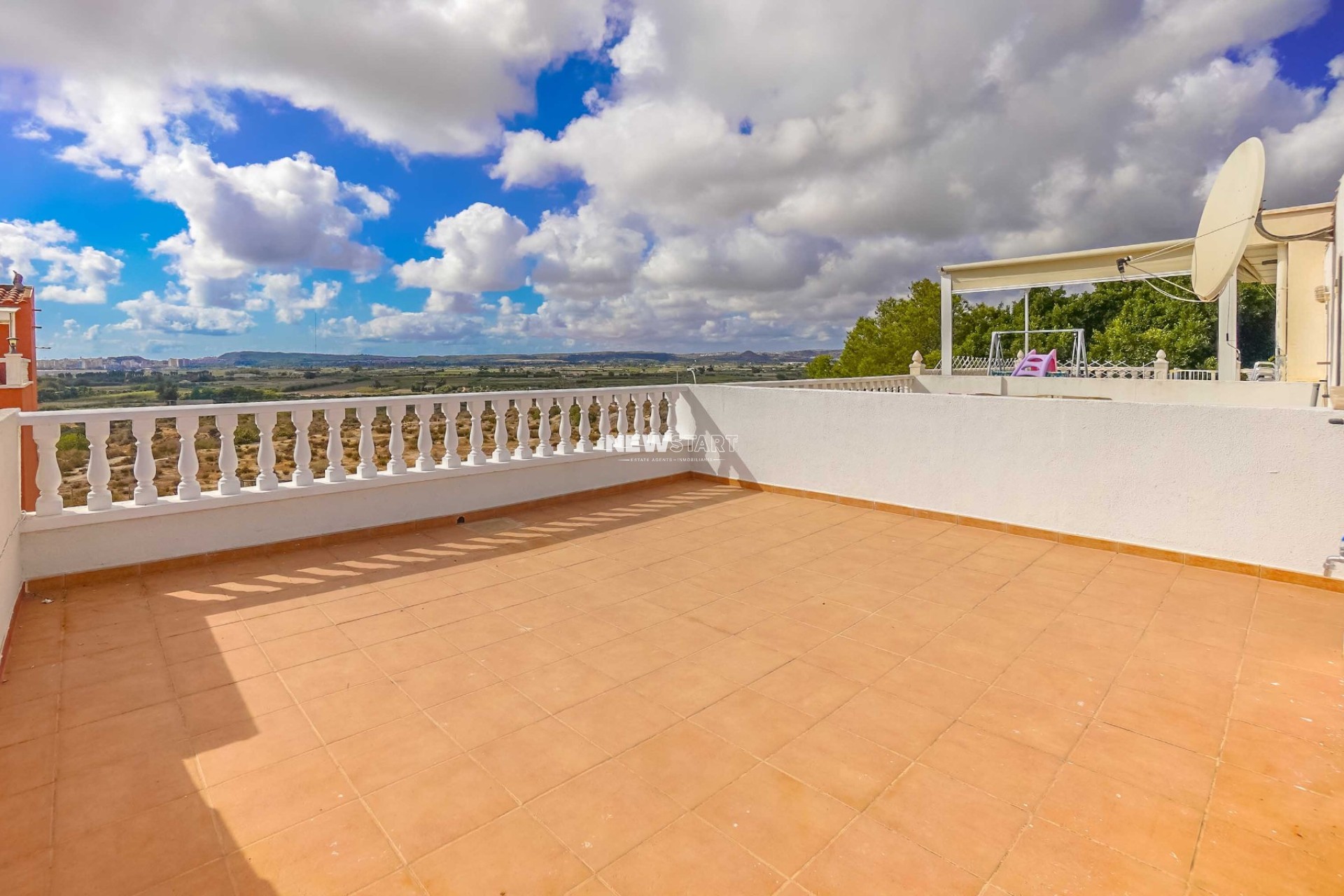 Reventa - Casa adosada - La Marina - Urb. La Marina