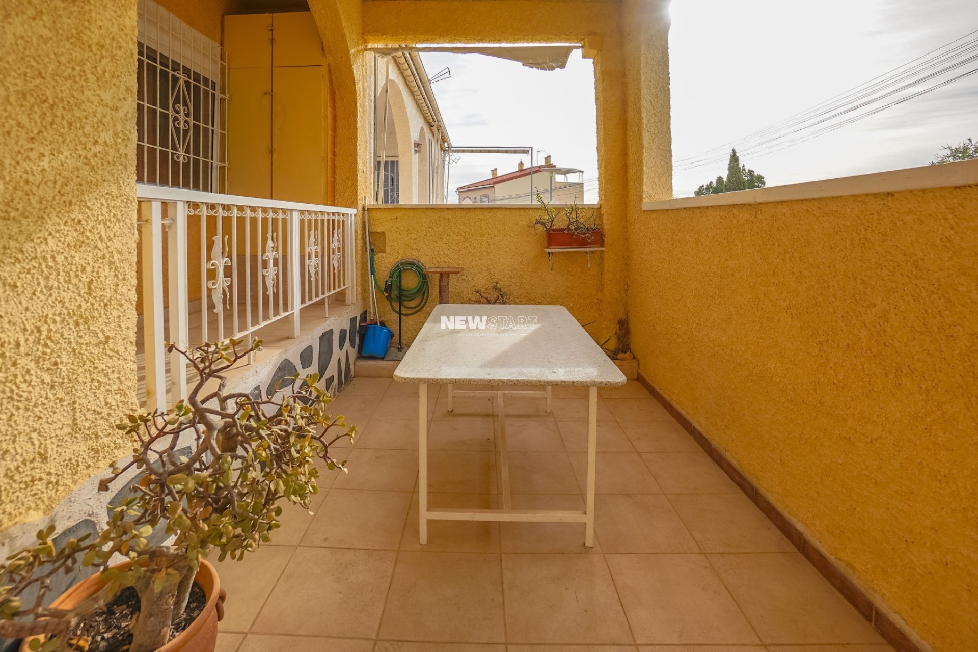 Reventa - Casa adosada - La Marina - Urb. La Marina