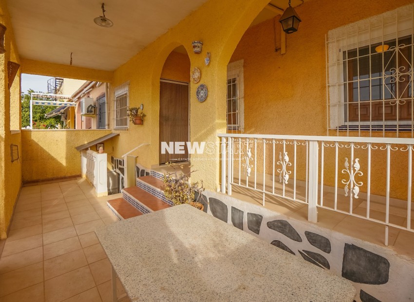 Reventa - Casa adosada - La Marina - Urb. La Marina