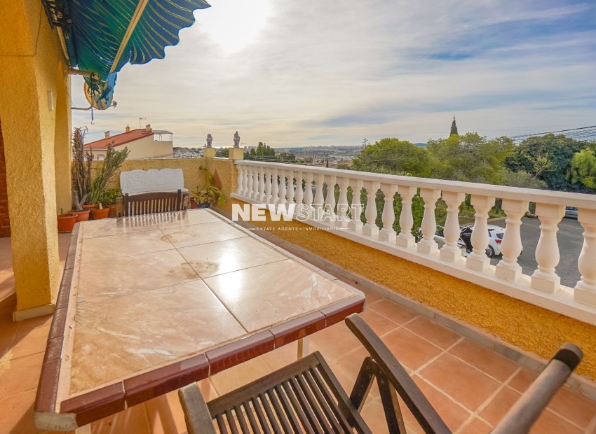 Reventa - Casa adosada - La Marina - Urb. La Marina