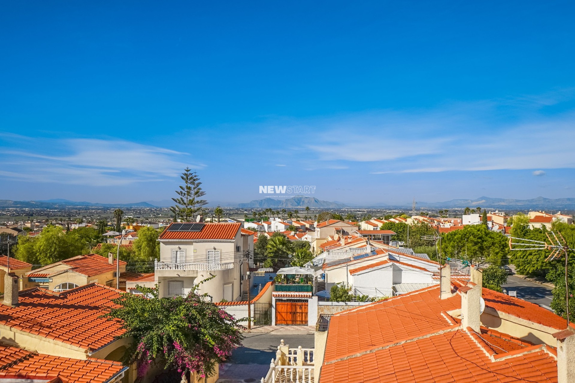 Reventa - Casa adosada - La Marina - Urb. La Marina