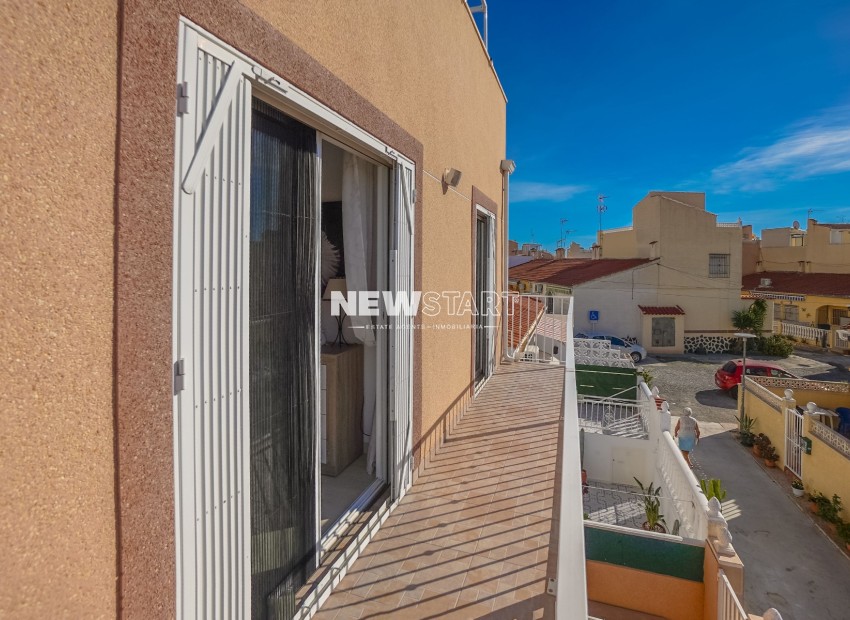 Reventa - Casa adosada - La Marina - Urb. La Marina