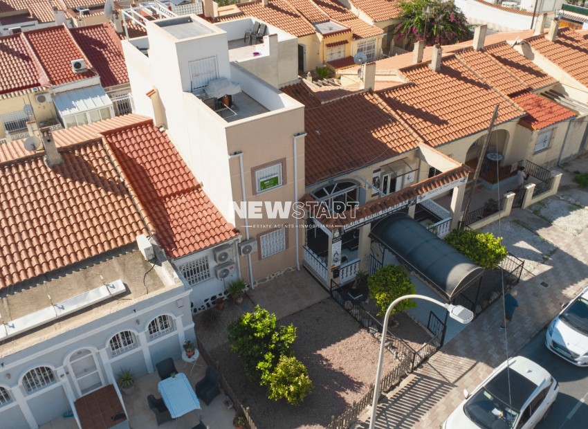 Reventa - Casa adosada - La Marina - Urb. La Marina