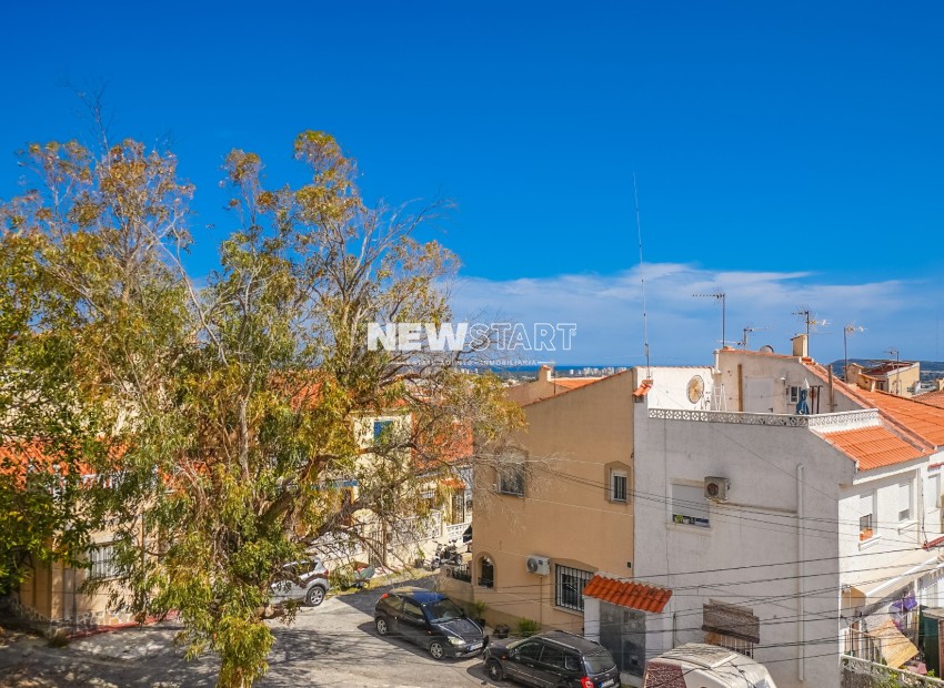 Reventa - Casa adosada - La Marina - Urb. La Marina
