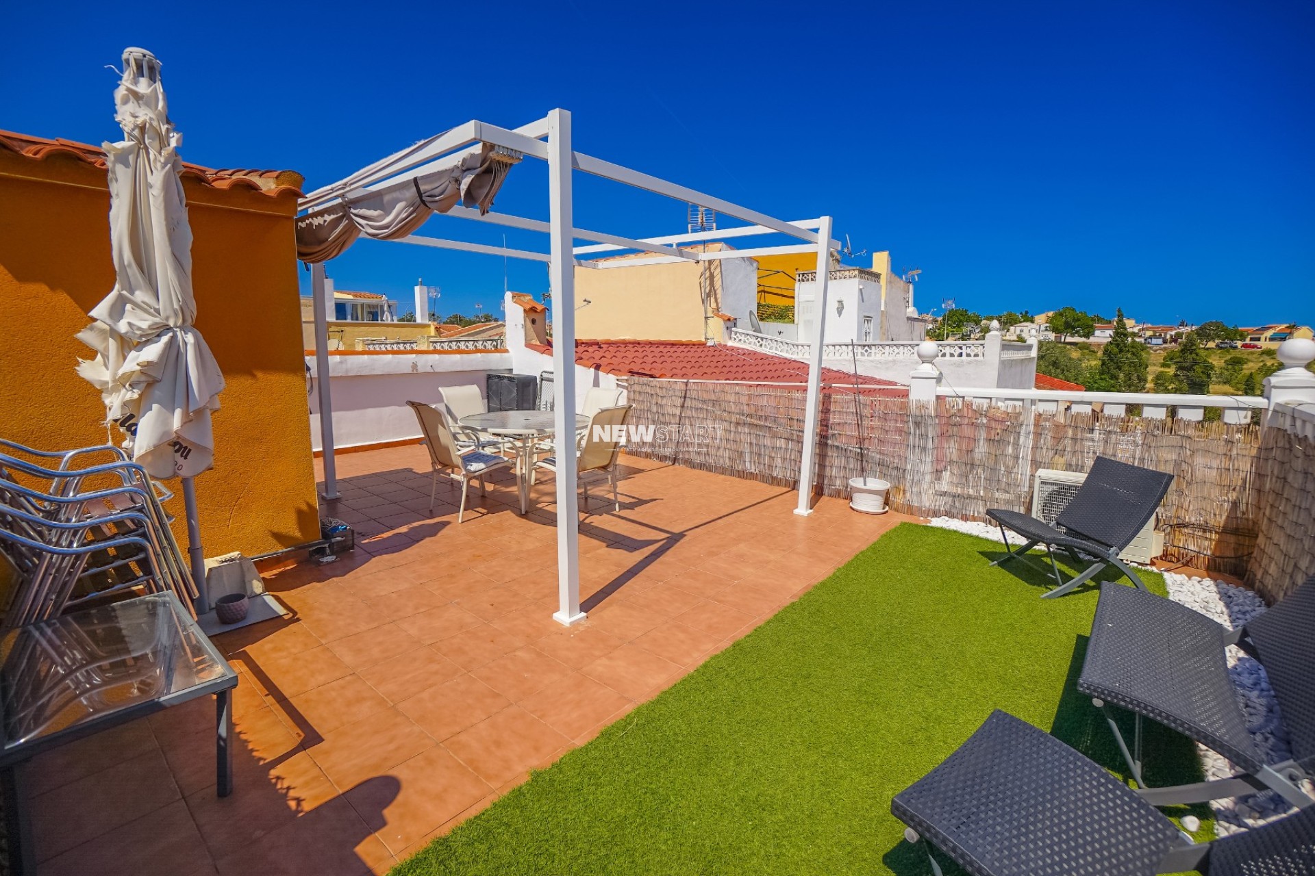 Reventa - Casa adosada - La Marina - Urb. La Marina