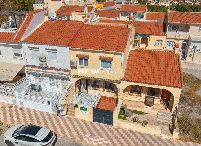 Reventa - Casa adosada - La Marina - Urb. La Marina