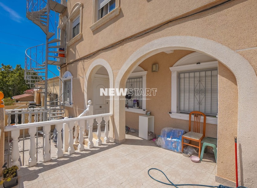 Reventa - Casa adosada - La Marina - Urb. La Marina