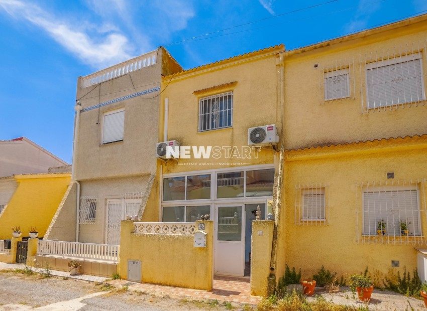 Reventa - Casa adosada - La Marina - Urb. La Marina