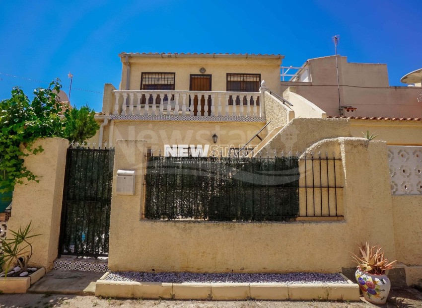 Reventa - Casa adosada - La Marina - Urb. La Marina